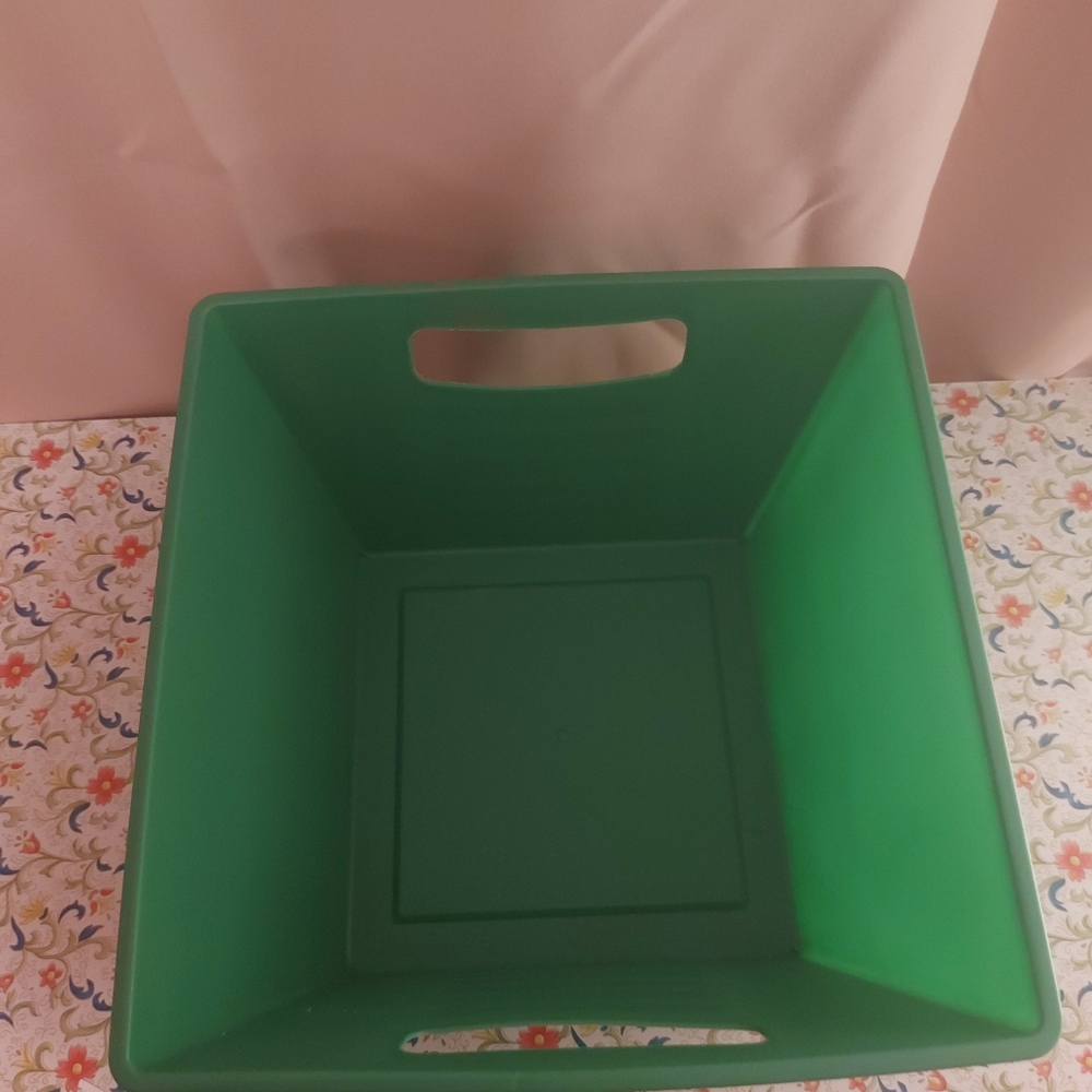 Container - Picture 2 of 3